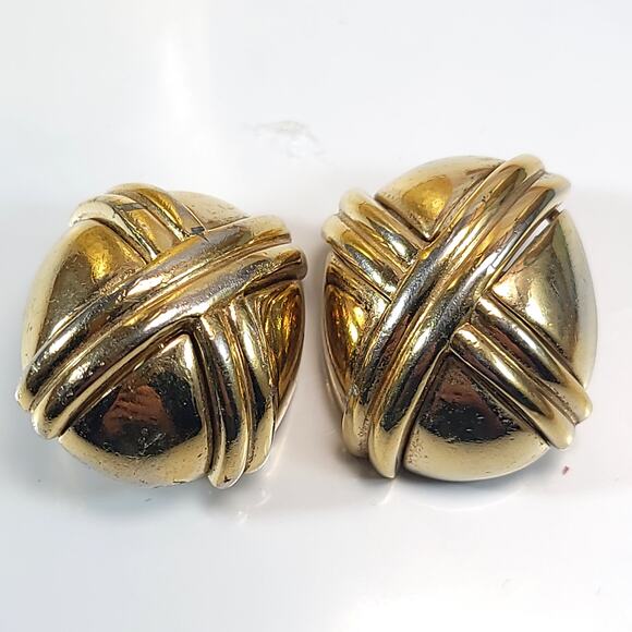 Vintage Ciner Gold Clip-On Earrings with Crossed Ribbon Design, Retro Jewelry - Picture 1 of 10